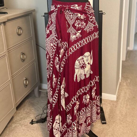 Asymmetrical Elephant Print Skirt - burgundy - Picture 1 of 4
